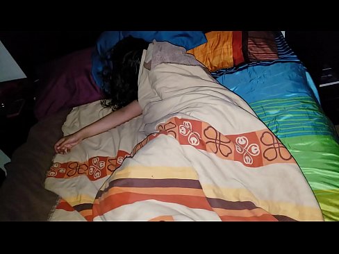 ❤️ Stepson jgħajjar lill-mara żagħżugħa tiegħu waqt li torqod. Video tal-ħakk lilna ❤